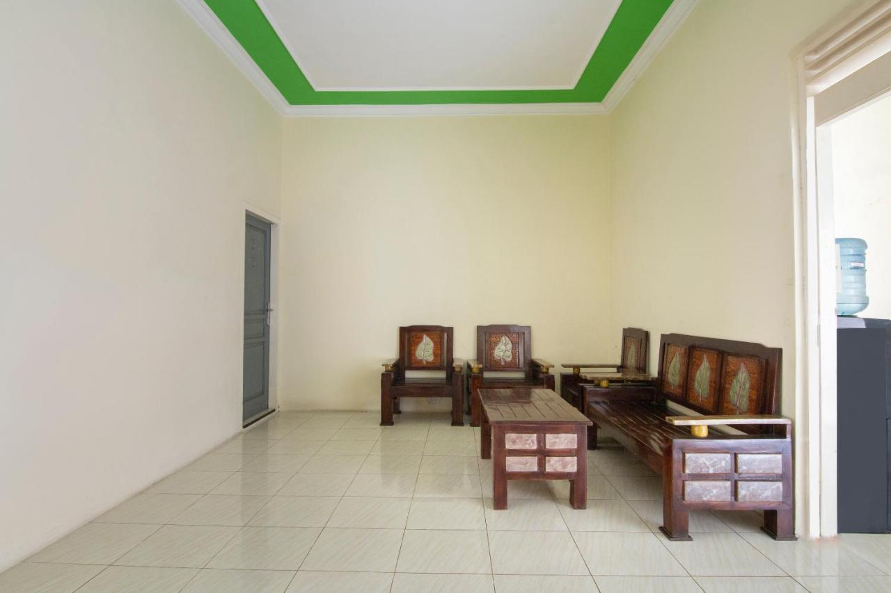 באטו Oyo 3210 Villa Aisya מראה חיצוני תמונה